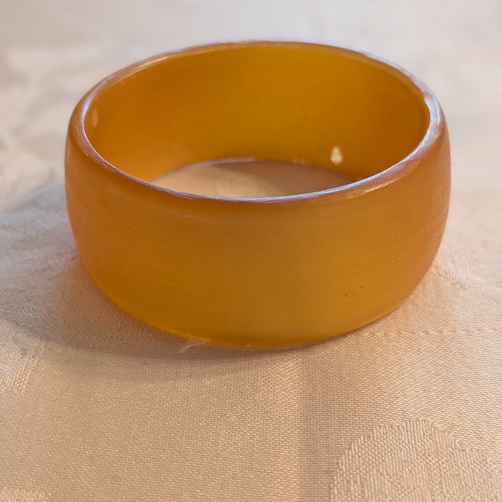 VTG 70s Lucite Chunky Bangle Bracelet Butterscotch Glaze Frosted Art Deco RARE